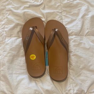 Womens Reef Cushion Court flip flops - size 8 - copper